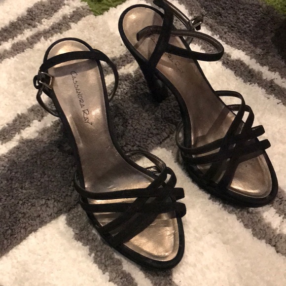 Woman shoes - Picture 1 of 2